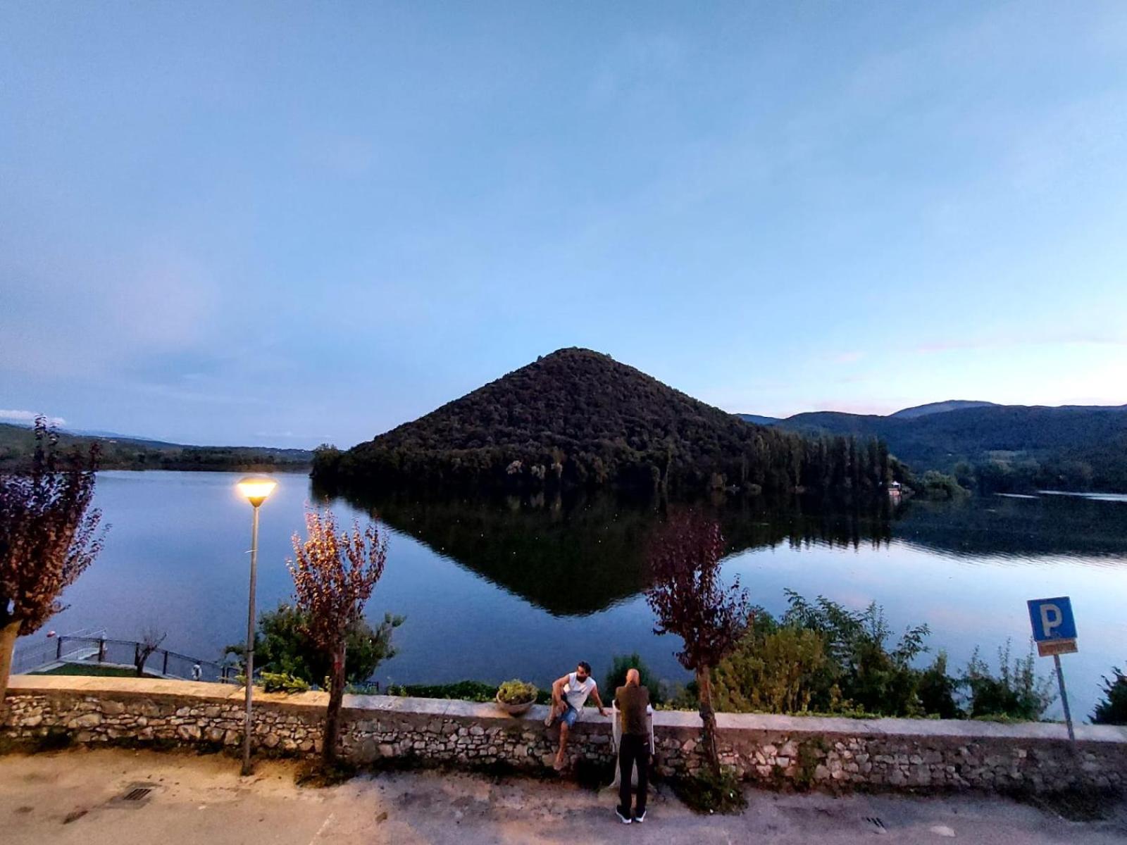 Le Finestre Sul Lago เปียดิลูโก ภายนอก รูปภาพ